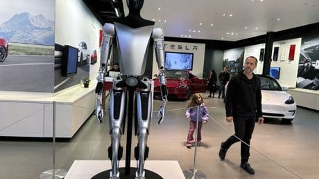 Musk plans for billions of humanoid robots, personal R2-D2s and C-3POs
