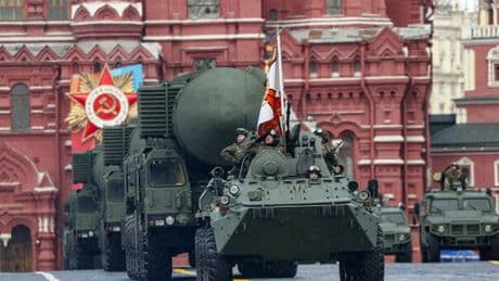Russia, il Giorno della vittoria il 9 maggio: carri armati e stop a internet a Mosca per la parata. Ecco i leader al fianco di Putin
