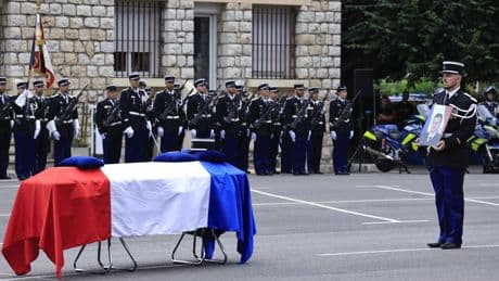 «On a donné le permis de tuer à cet homme» : un an après, la colère de la veuve du gendarme Éric Comyn, mort lors d’un contrôle routier