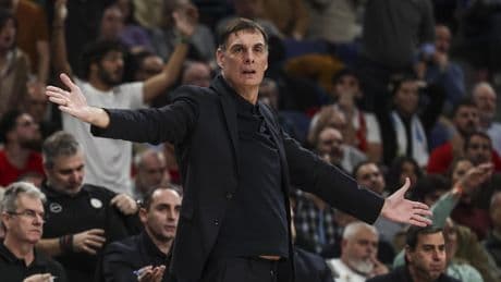 Bartzokas, muy cuestionado y un ex del Barça suena para el banquillo de Olympiacos