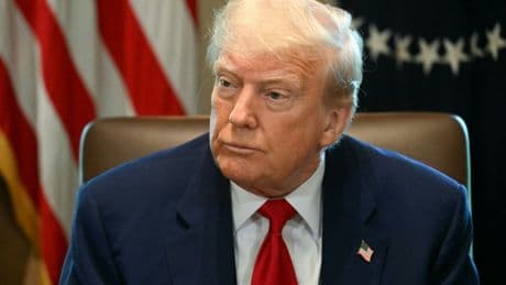 Au pouvoir depuis cent jours, Donald Trump toujours obnubilé par Joe Biden