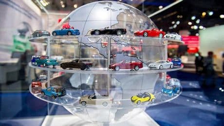 Los fabricantes de coches europeos 'toman nota' de la decisión de Bruselas, pero siguen creyendo en un pacto