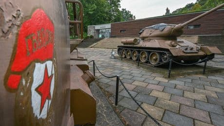 8. Mai | Regierung gegen Instrumentalisierung des Tags der Befreiung
