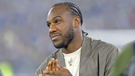 Zeven maanden na auto-ongeluk waarbij hij zijn been verbrijzelde scoort Michail Antonio twee keer bij rentree