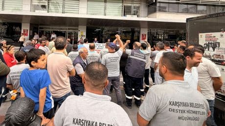 Karşıyaka Belediyesi işçileri yarım gün iş bıraktı