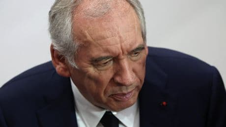 «Sa façon de gouverner ne rassure pas ses propres amis»: pour François Bayrou, le chemin vers la présidentielle 2027 se complique