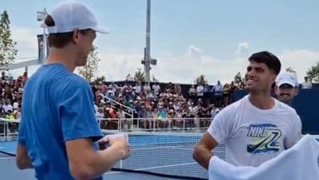 &ldquo;Cosa hai fatto dopo Wimbledon?&rdquo;: il colloquio Sinner-Alcaraz a Cincinnati &egrave; virale!