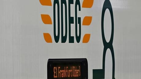 Unfall: Zug erfasst Mann an Bahnübergang - Strecke gesperrt