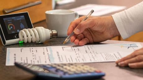 Energieverschwendung per Vertrag: Millionen Haushalte zahlen drauf