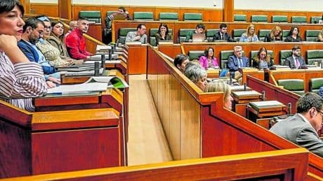Este es el currículum de los políticos vascos: mucho abogado, tres con FP y dos sin titulación