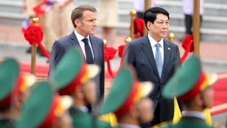 En déplacement à Hanoï, Emmanuel Macron appelle à préserver un ordre mondial «fondé sur le droit»