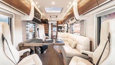 La extraordinaria autocaravana que es como un palacio rodante