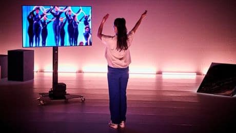 Au Festival d’Avignon, Amrita Hepi et Némo Flouret, deux jeunes chorégraphes portés par l’urgence