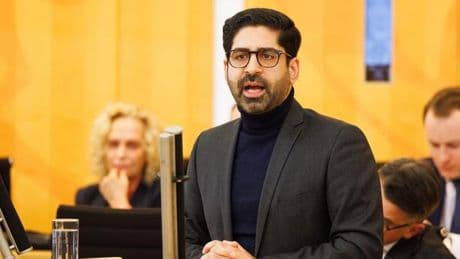 Plenarwoche: Minister Kaweh Mansoori gibt Regierungserklärung ab