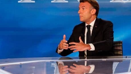 En proposant de consulter les Français par référendum, Macron joue son “va-tout”