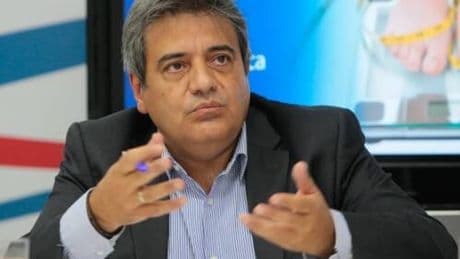 Francisco Tinahones, endocrinólogo y experto en salud: "Antes teníamos el concepto de que había que hacer cinco ingestas, pero hoy sabemos que esta idea era equivocada"