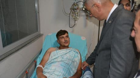 Bakan Memişoğlu, Eskişehir'deki orman yangınında yaralanan orman işçilerini ziyaret etti
