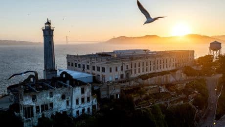 Trump ordena la reapertura de la prisión de Alcatraz para encerrar a “los delincuentes más despiadados y violentos de Estados Unidos”