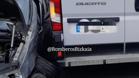 Dos personas resultan heridas en un accidente de tráfico en Mundaka
