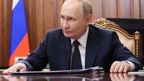 Vladimir Poutine en maître des horloges