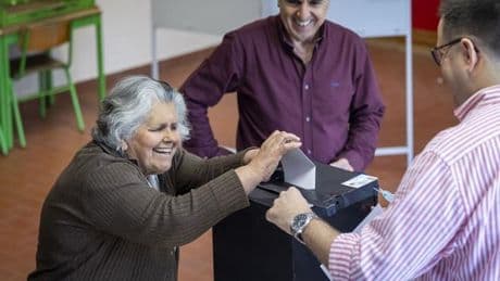 La participación en Portugal supera el 25,5% hasta el mediodía, ligeramente por encima de la de 2024
