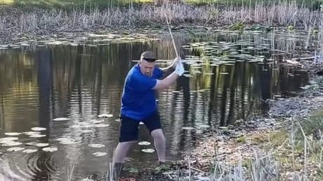„Halleluja“ - Sensations-Golfschlag UNTER Wasser!