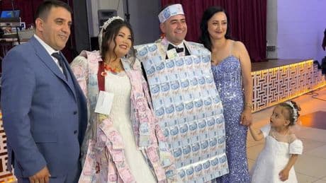 Takı merasiminde dikkat çeken damat yeleği