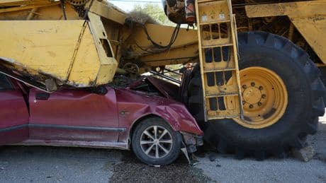 Kastamonu'da otomobil biçerdöverin altında kaldı! Bir kişi hayatını kaybetti