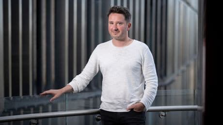 Taxe Zucman : de Bernie Sanders à Raphaël Glucksmann, l’itinéraire secret d’une offensive antiriches