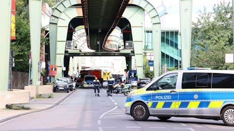 Mann stiehlt Messer aus Metzgerei und greift Passant an – Polizei schießt auf ihn
