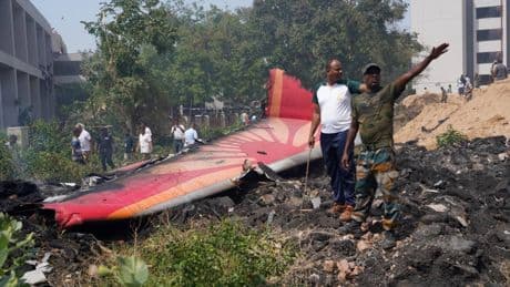 Air India, la "guerra" sulle responsabilità: quali sono le versioni sulle cause dell’incidente