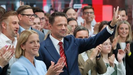 Sondeos: ajustada victoria al europeísta Trzaskowski en las elecciones presidenciales de Polonia