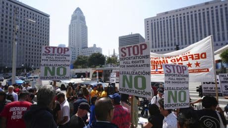 Immigration aux États-Unis: tensions à Los Angeles, arrestation de migrants dans un tribunal à New York