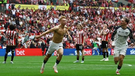 Sheffield United 1-2 Sunderland: Black Cats late show stuns Blades to earn Premier League return