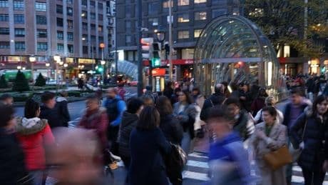 Bizkaia gana habitantes por la llegada de 11.000 extranjeros