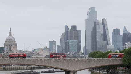 Wage rises slow as retail and hospitality jobs continue to fall