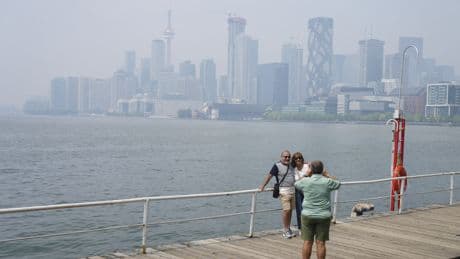 Wildfire smoke stays over southern Ontario, prompting air quality warnings