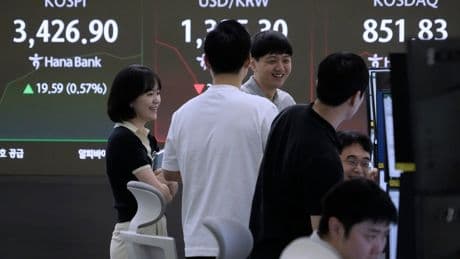 Asian shares trade mixed after Wall Street sets new records