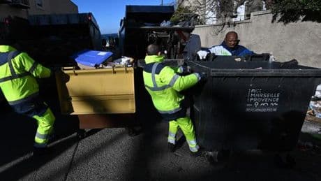 Les travailleurs peu et très qualifiés partent à la retraite plus tard que la moyenne