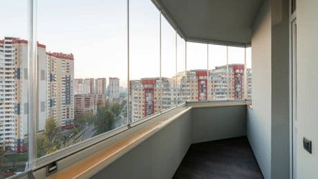 Vetrate panoramiche sui balconi, serve il via libera del regolamento condominiale