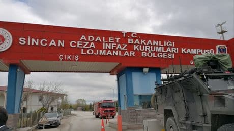 Koğuş pencerelerine takılan tellerini söken 47 mahpusa ceza: Eşyalarına el konuldu, sosyal hakları iptal edildi, hücre cezası verildi