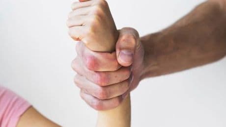 Erziehung: Einen Klaps auf den Hintern halten 30 Prozent für angemessen