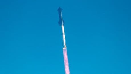 Après une série noire d'explosions, la mégafusée Starship d'Elon Musk réussit enfin son vol d'essai