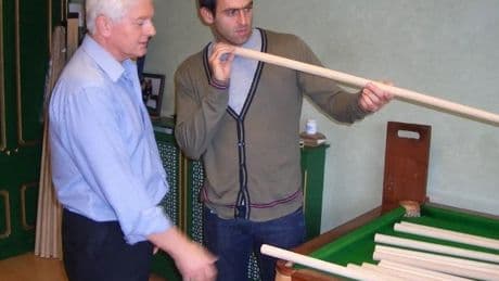 Ronnie O’Sullivan’s cue maker has EIGHT-YEAR waiting list, charges £3,000 per cue with each taking a year to create