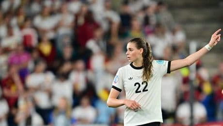 Brand und Kett im Team des Turniers bei Frauen-EM