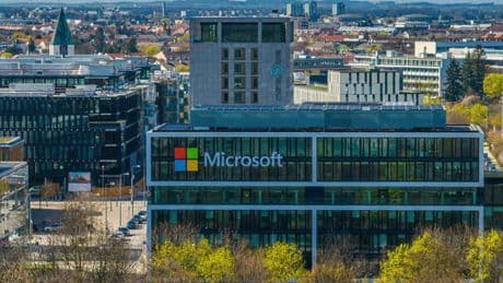 Attacco hacker globale, sfruttata falla di sicurezza di Microsoft. «Violati dati di ?agenzie federali e statali americane»