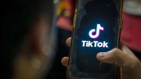 Una jueza de Barcelona imputa a directivos de la empresa que modera los vídeos de Tiktok