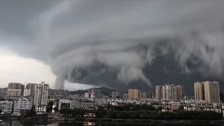 China: Taifun-Wolke – bedrohliches Naturphänomen rollt über Hongkong