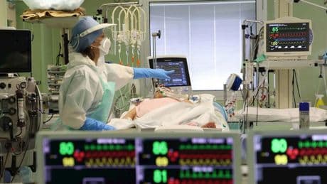 Investigan a dos padres después de que su hijo muriera por un tumor sin recibir tratamiento