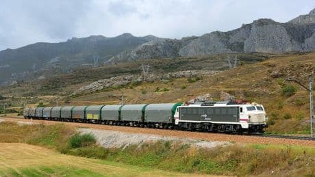 Renfe tendrá que pagar 50 millones de euros en una multa histórica. El motivo es el que sospechábamos: impedir la competencia